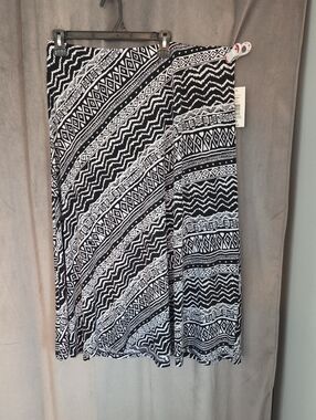 NWT Size 18 TanJay Black & White Geometric Maxi Skirt